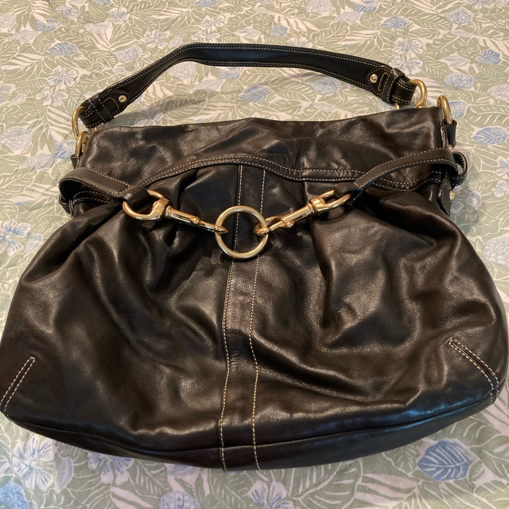 Elegant Coach Black Leather Bag
